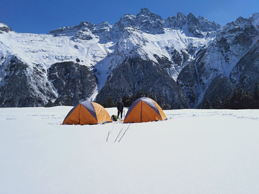 JustWravel-1707742631-Chandranahan_Lake_Trek_Winter_Snow_Trek_-_JustWravel_(6)